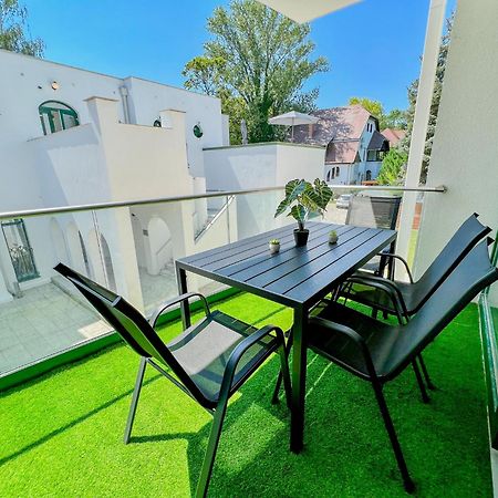 שיופוק Villa Bauhaus Labi Garden Wellness Apartman מראה חיצוני תמונה