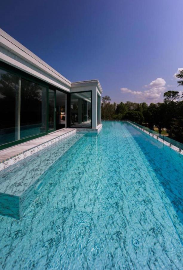 שיופוק Villa Bauhaus Labi Garden Wellness Apartman מראה חיצוני תמונה