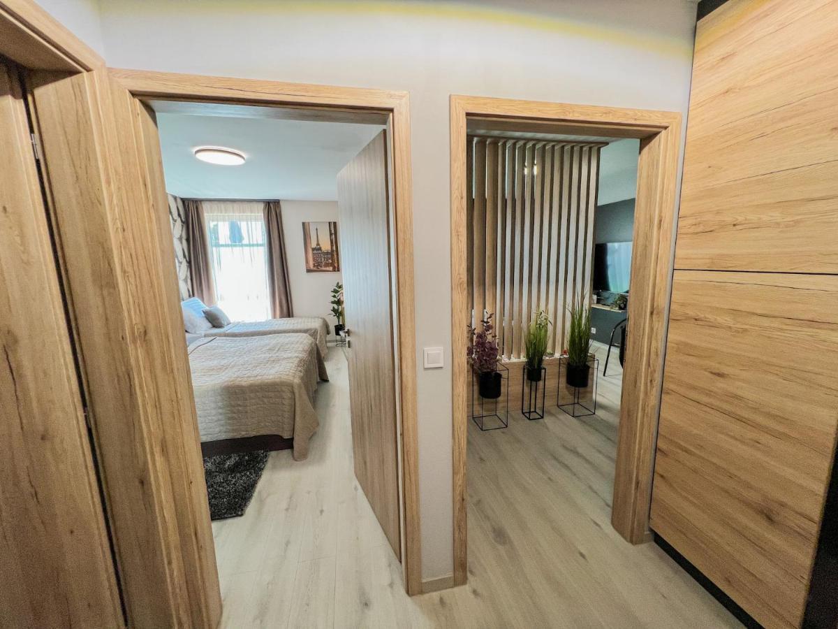 שיופוק Villa Bauhaus Labi Garden Wellness Apartman מראה חיצוני תמונה