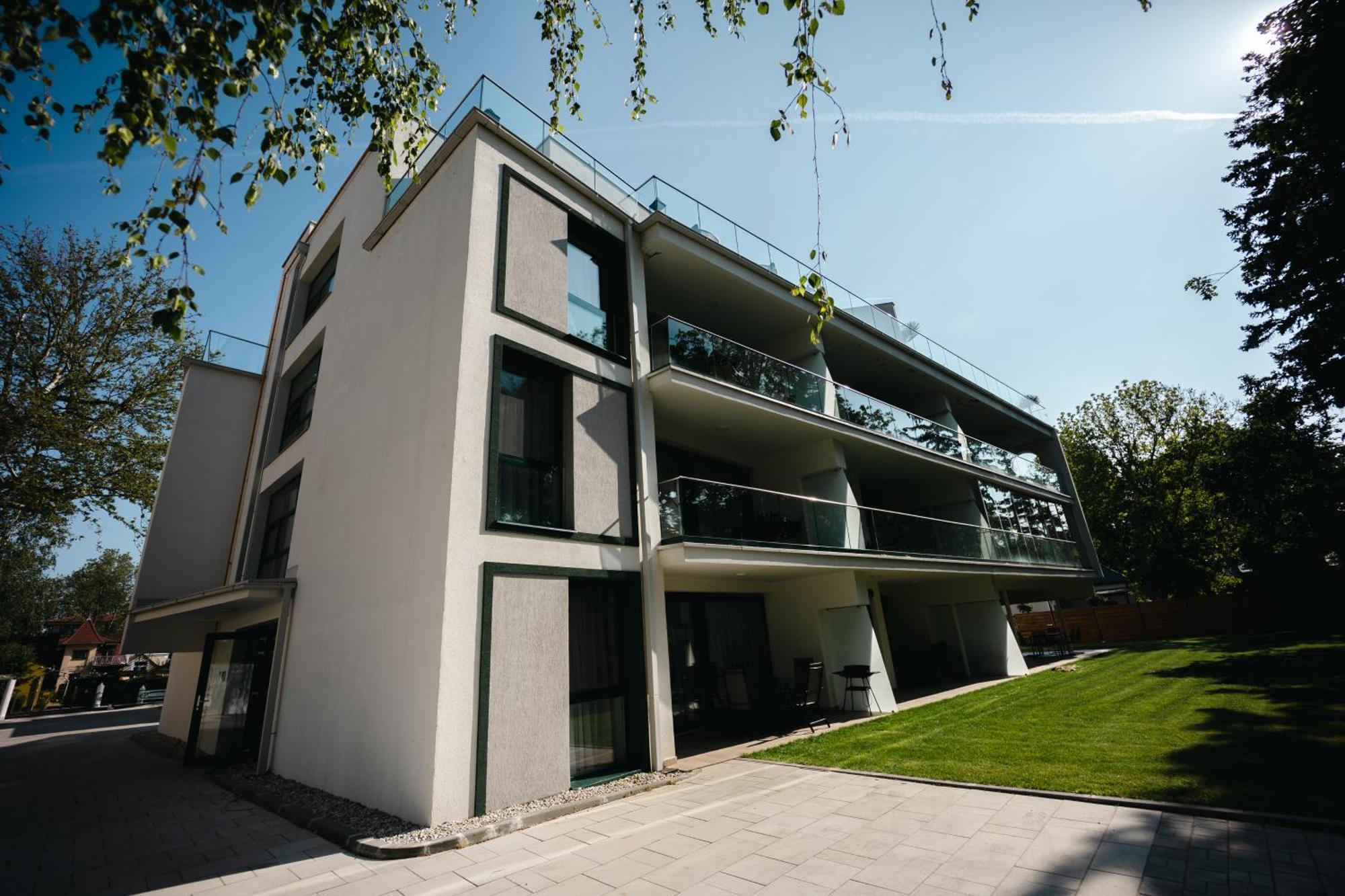 שיופוק Villa Bauhaus Labi Garden Wellness Apartman מראה חיצוני תמונה