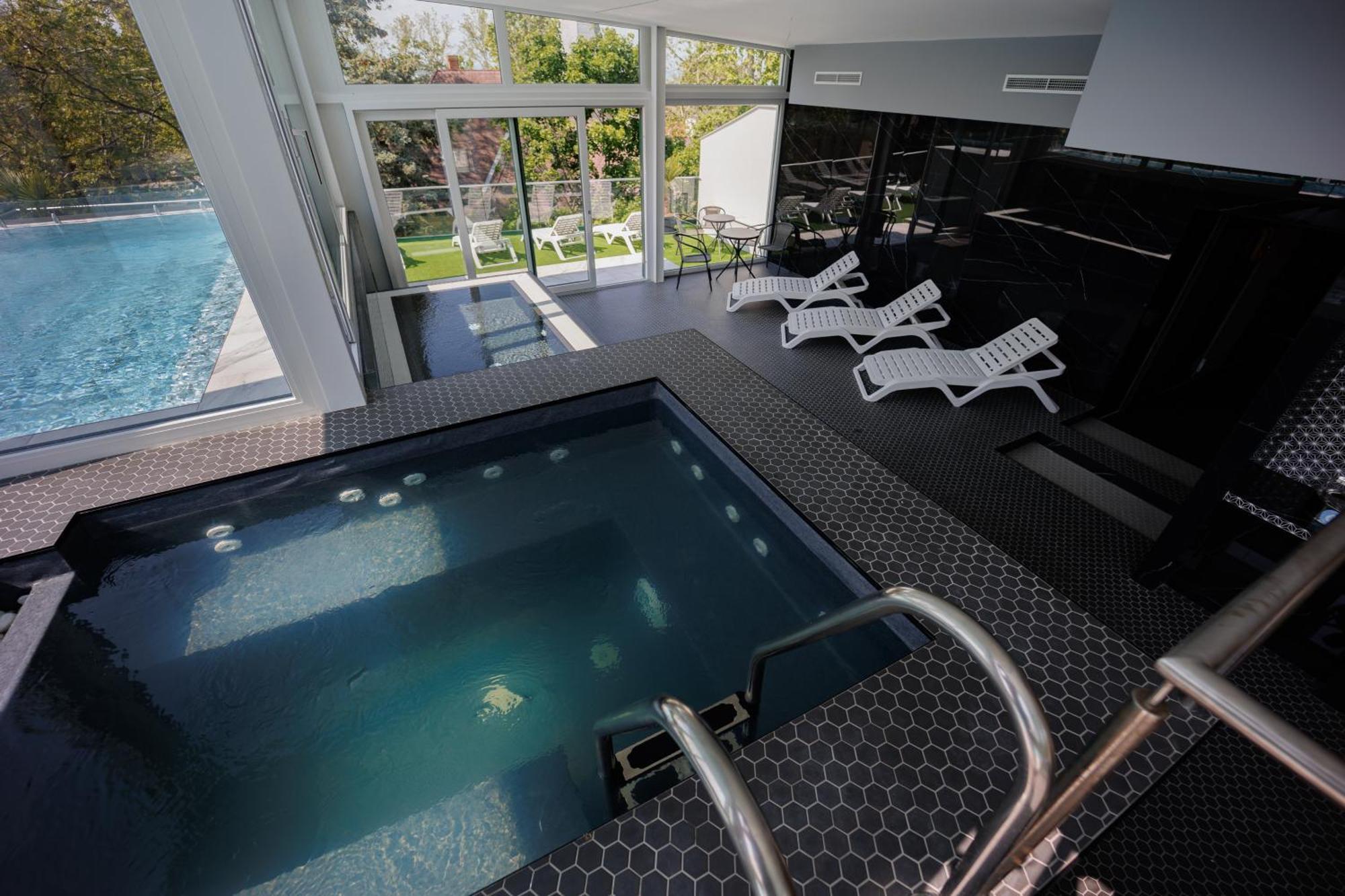 שיופוק Villa Bauhaus Labi Garden Wellness Apartman מראה חיצוני תמונה