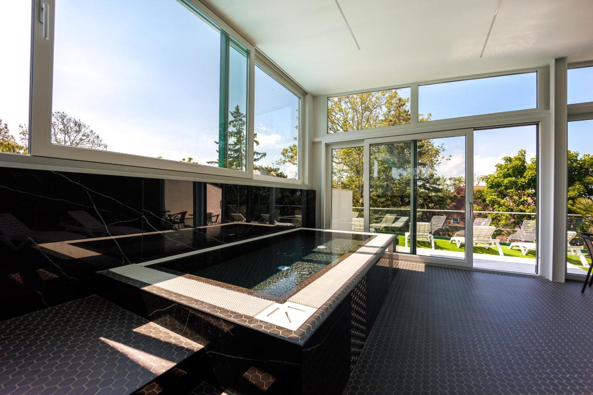 שיופוק Villa Bauhaus Labi Garden Wellness Apartman מראה חיצוני תמונה