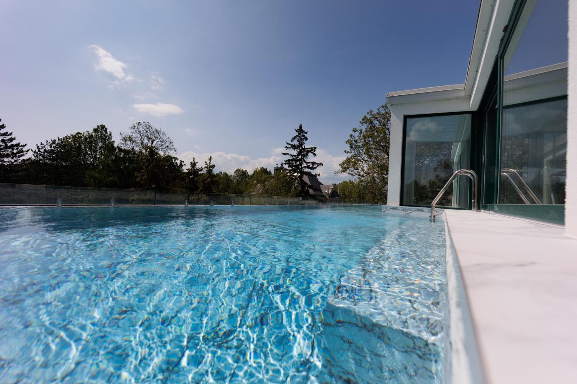 שיופוק Villa Bauhaus Labi Garden Wellness Apartman מראה חיצוני תמונה