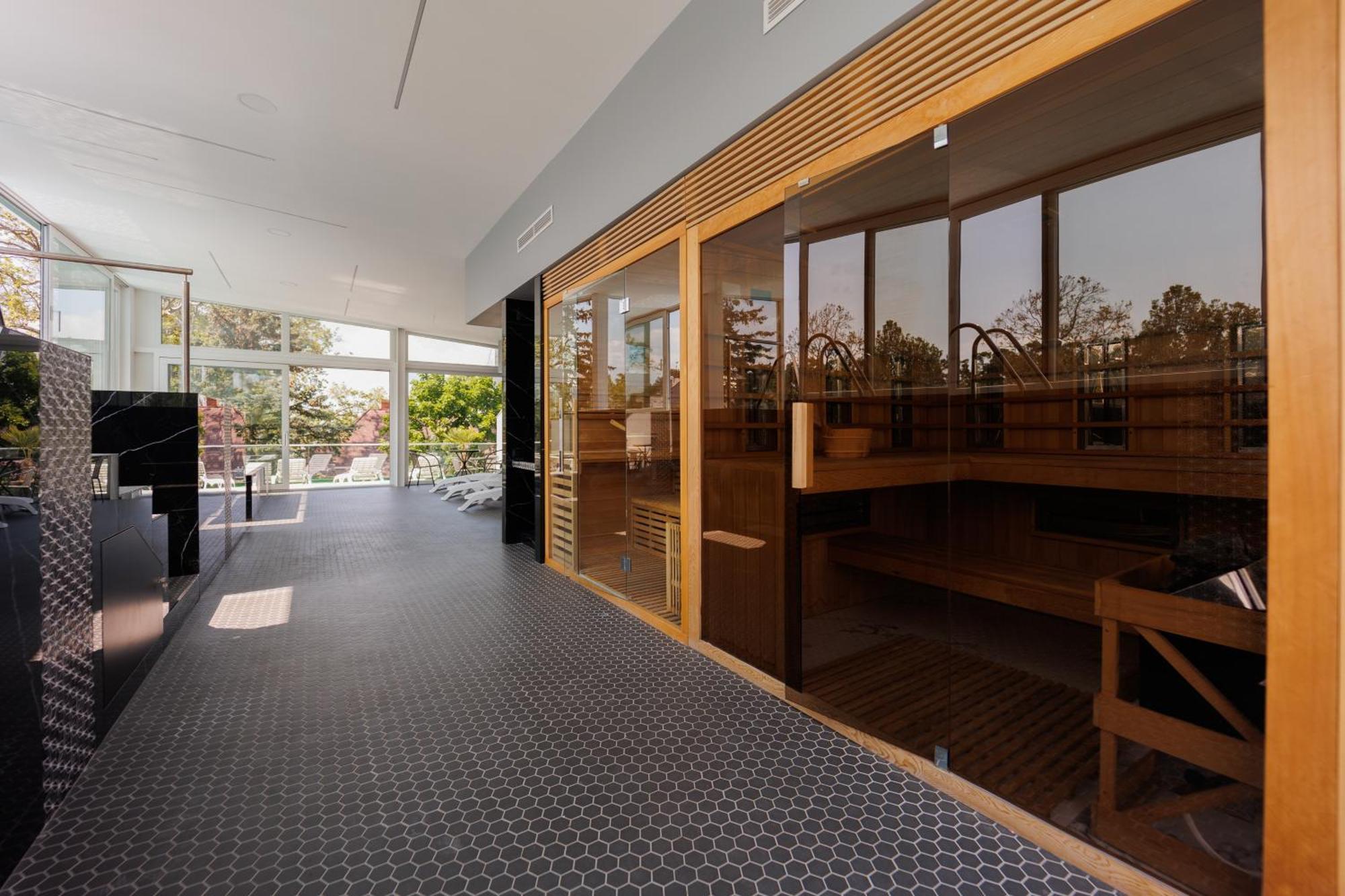 שיופוק Villa Bauhaus Labi Garden Wellness Apartman מראה חיצוני תמונה